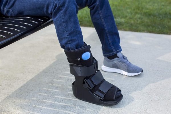 United Ortho USA14115 Short Air Cam Walker Fracture Boot, Medium, Black - Image 4
